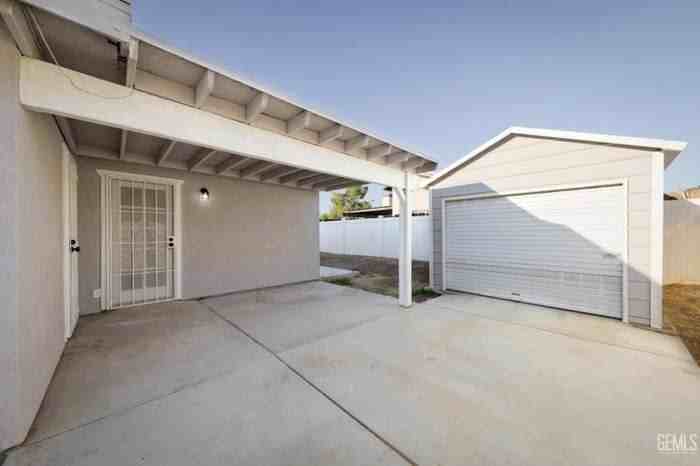 21231 Corwin St - Photo 5 of 15