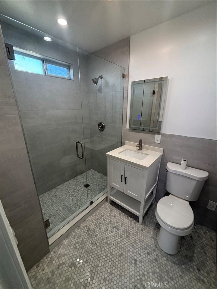 426 W 51st St - Photo 4 of 11