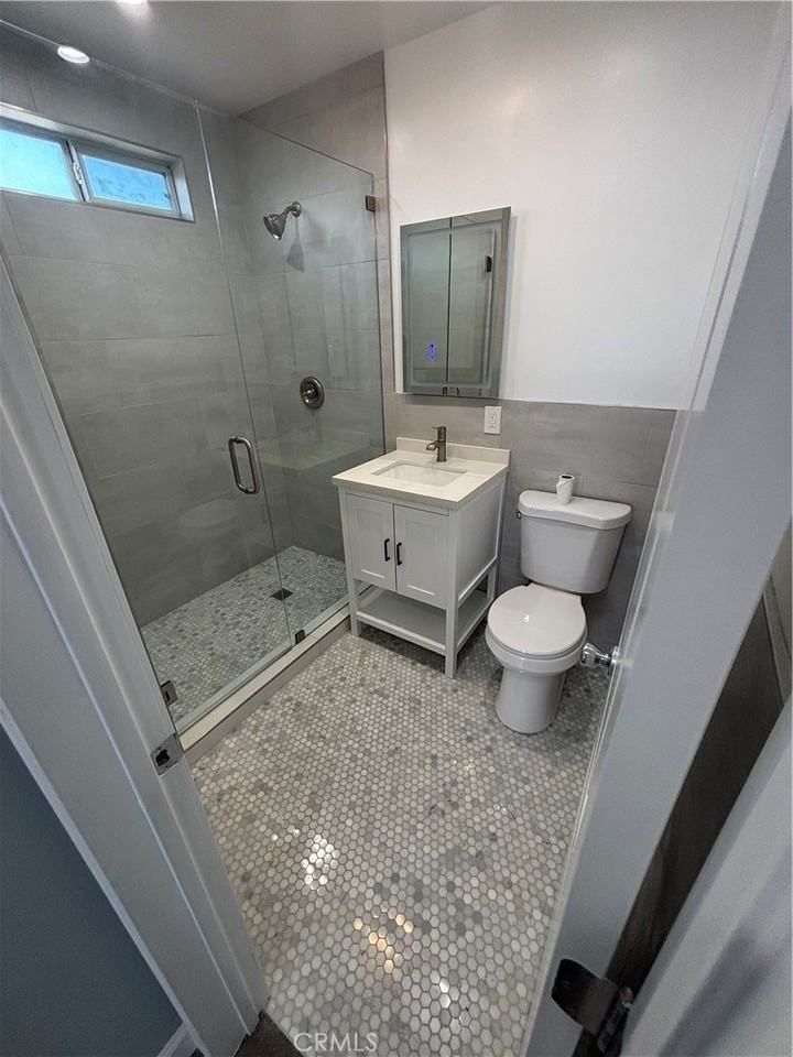 426 W 51st St - Photo 5 of 11