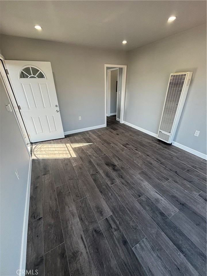 426 W 51st St - Photo 7 of 11