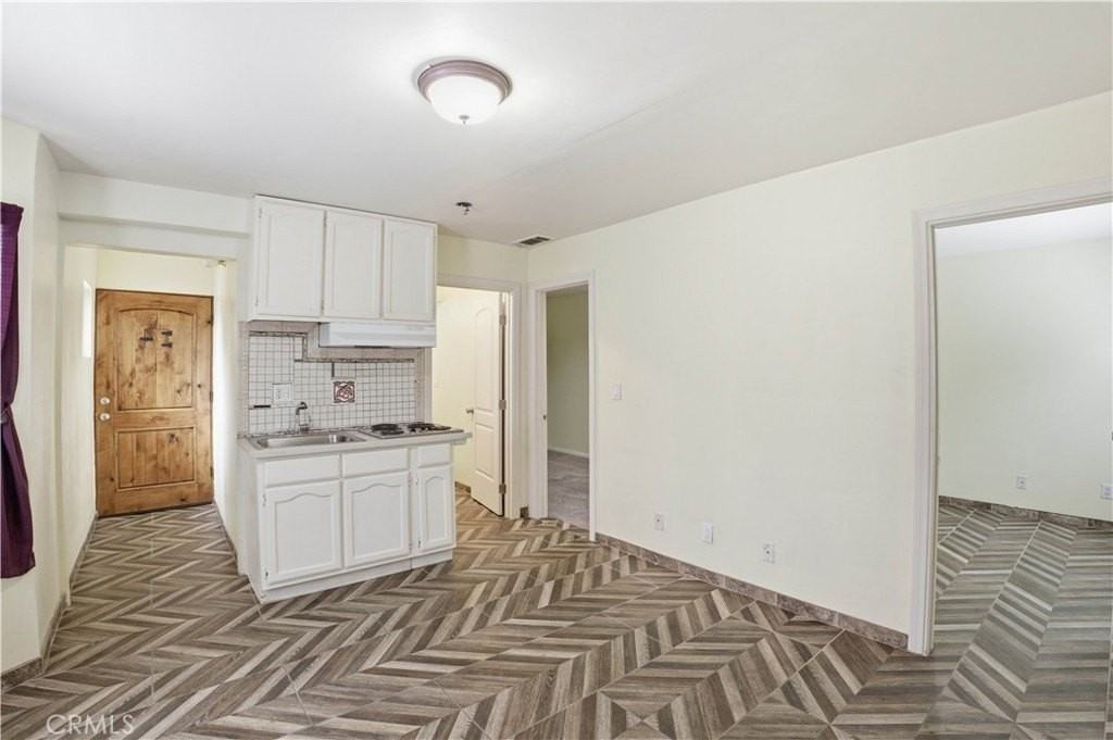 1581 W Chanticleer Rd #B - Photo 2 of 13