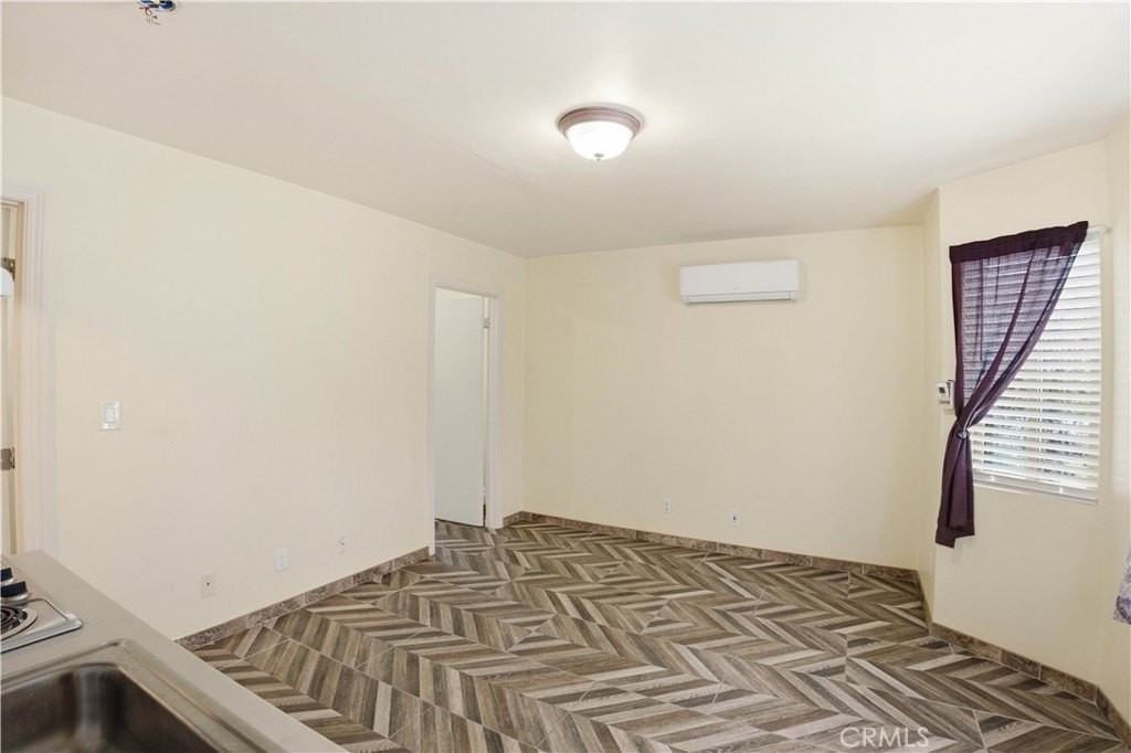 1581 W Chanticleer Rd #B - Photo 4 of 13