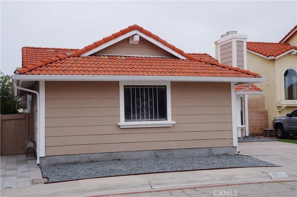 1394 Coral Tree Ln - Photo 2 of 18