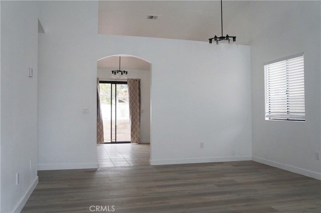 1394 Coral Tree Ln - Photo 3 of 18