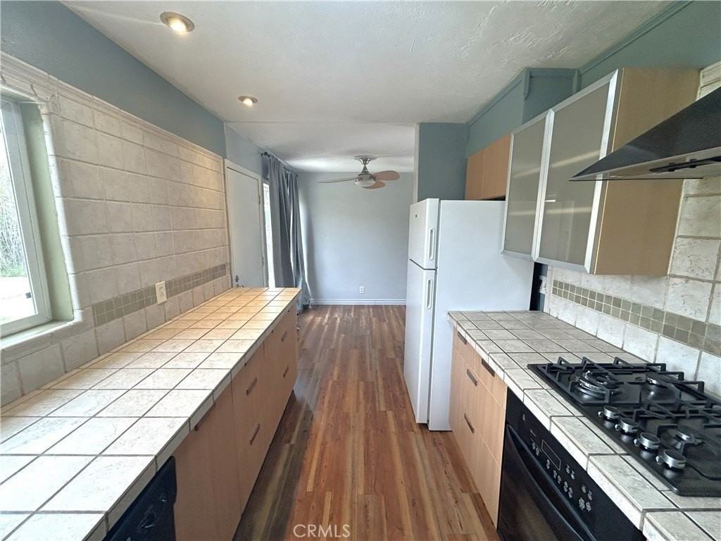 811 Drake Ave - Photo 4 of 17