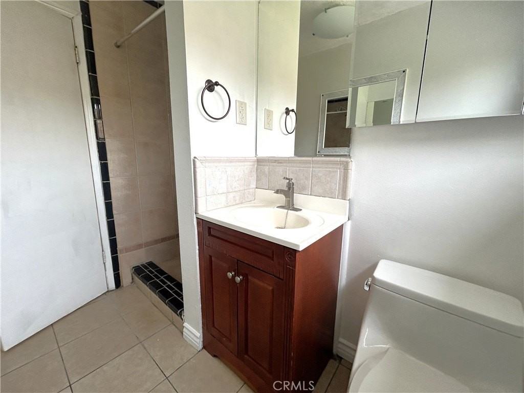 811 Drake Ave - Photo 7 of 17