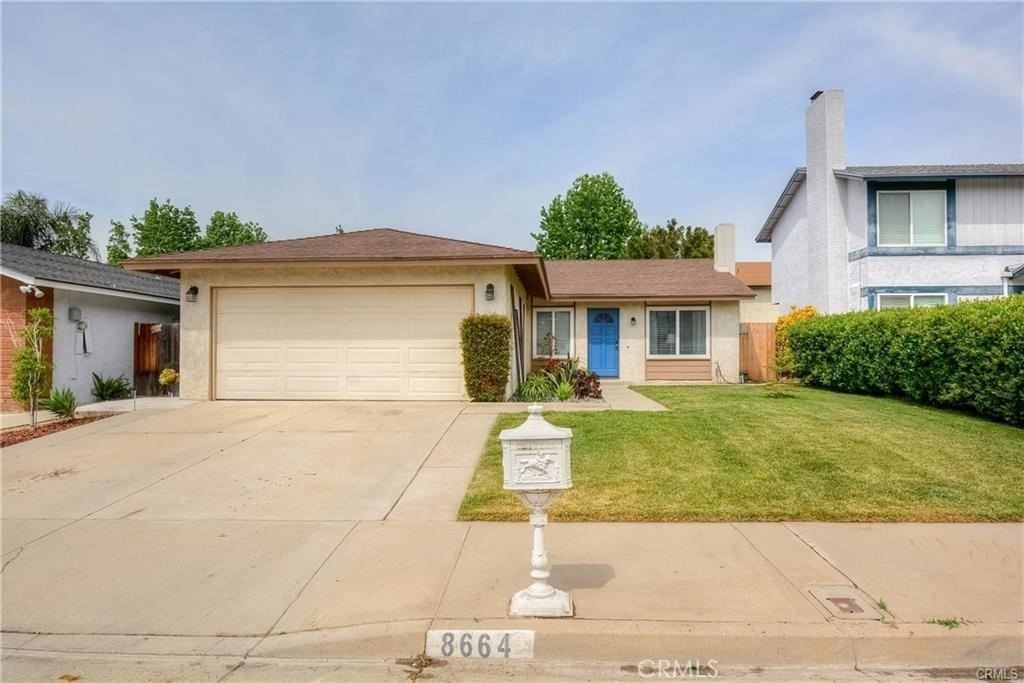 8664 Oak Dr - Photo 2 of 19