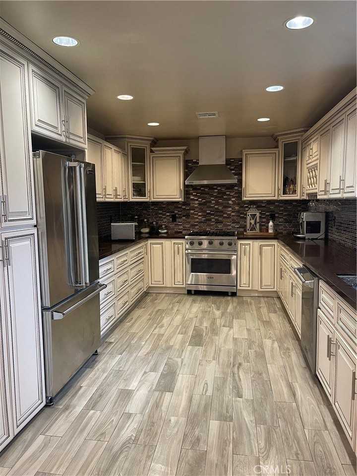 6548 Steven Way - Photo 4 of 14