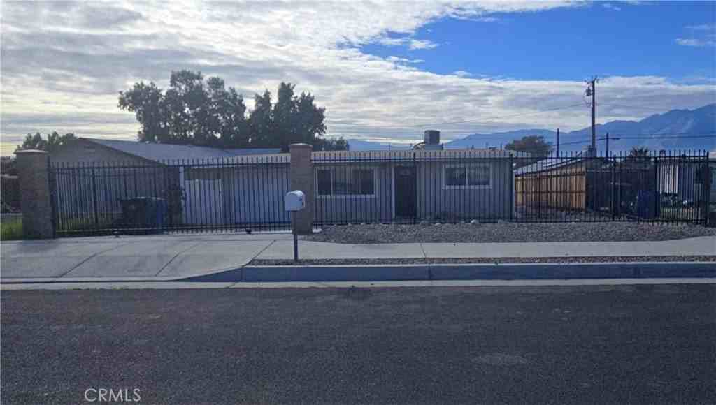 66415 2nd St - Photo 2 of 20