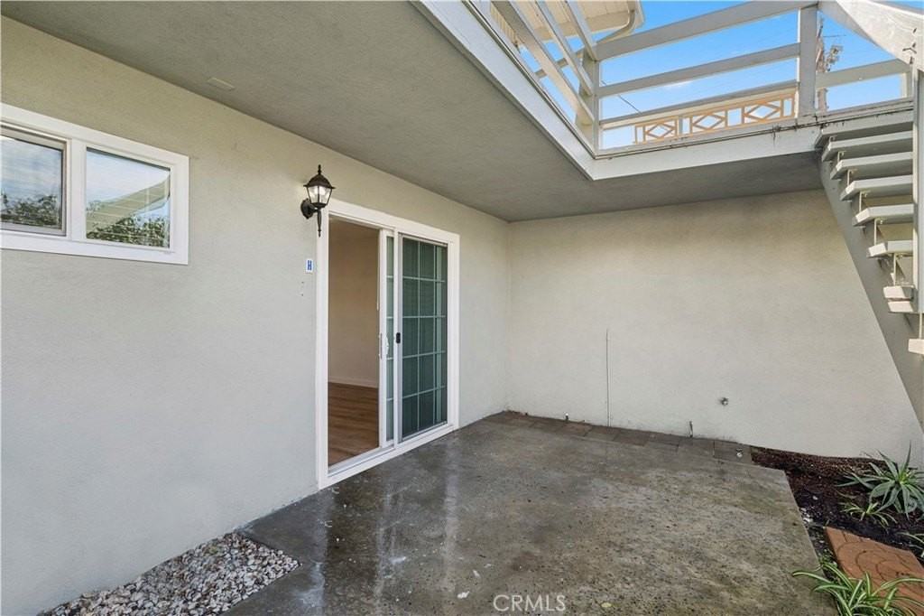 525 Catalina 525 #H - Photo 3 of 17