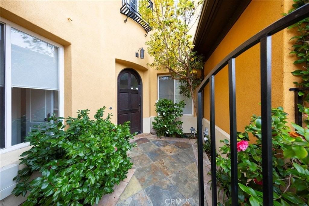 19 Lucania Dr - Photo 3 of 39