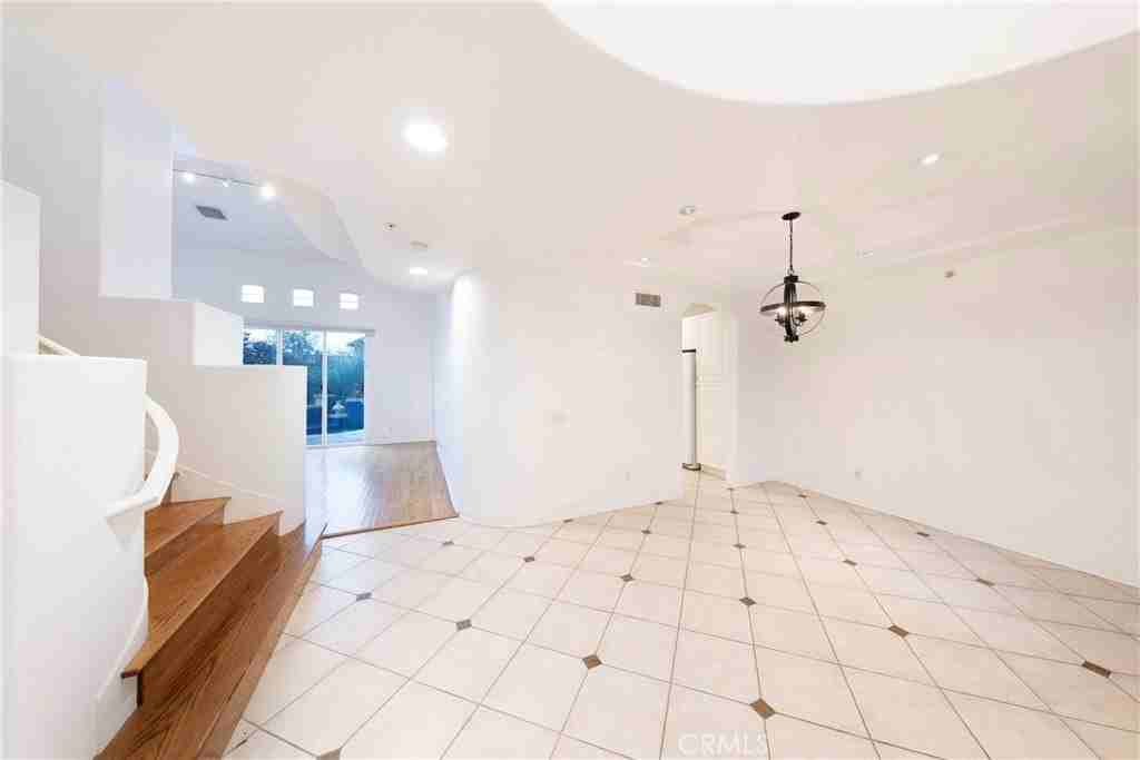 19 Lucania Dr - Photo 4 of 39