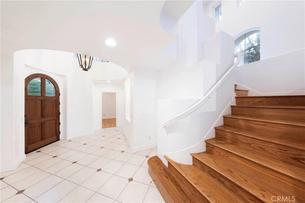 19 Lucania Dr - Photo 6 of 39