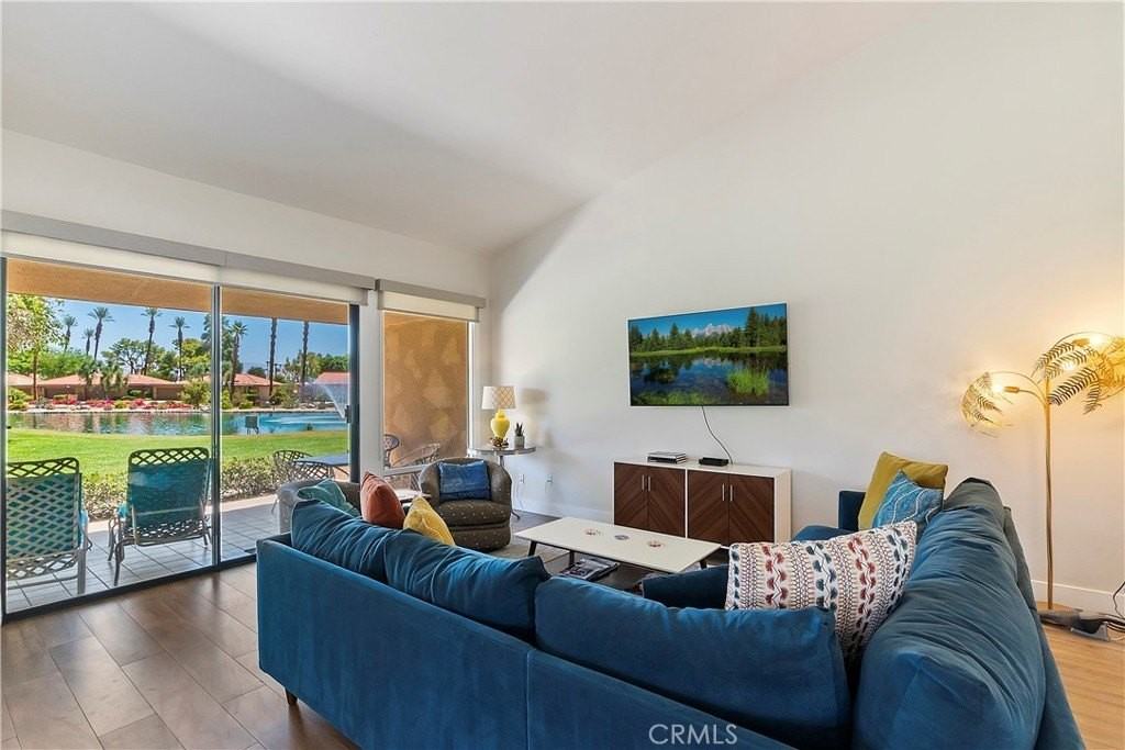 8 Valencia Dr - Photo 2 of 20