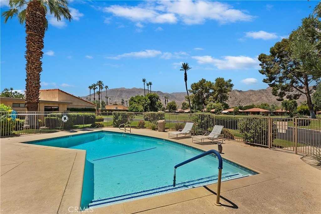 8 Valencia Dr - Photo 4 of 20