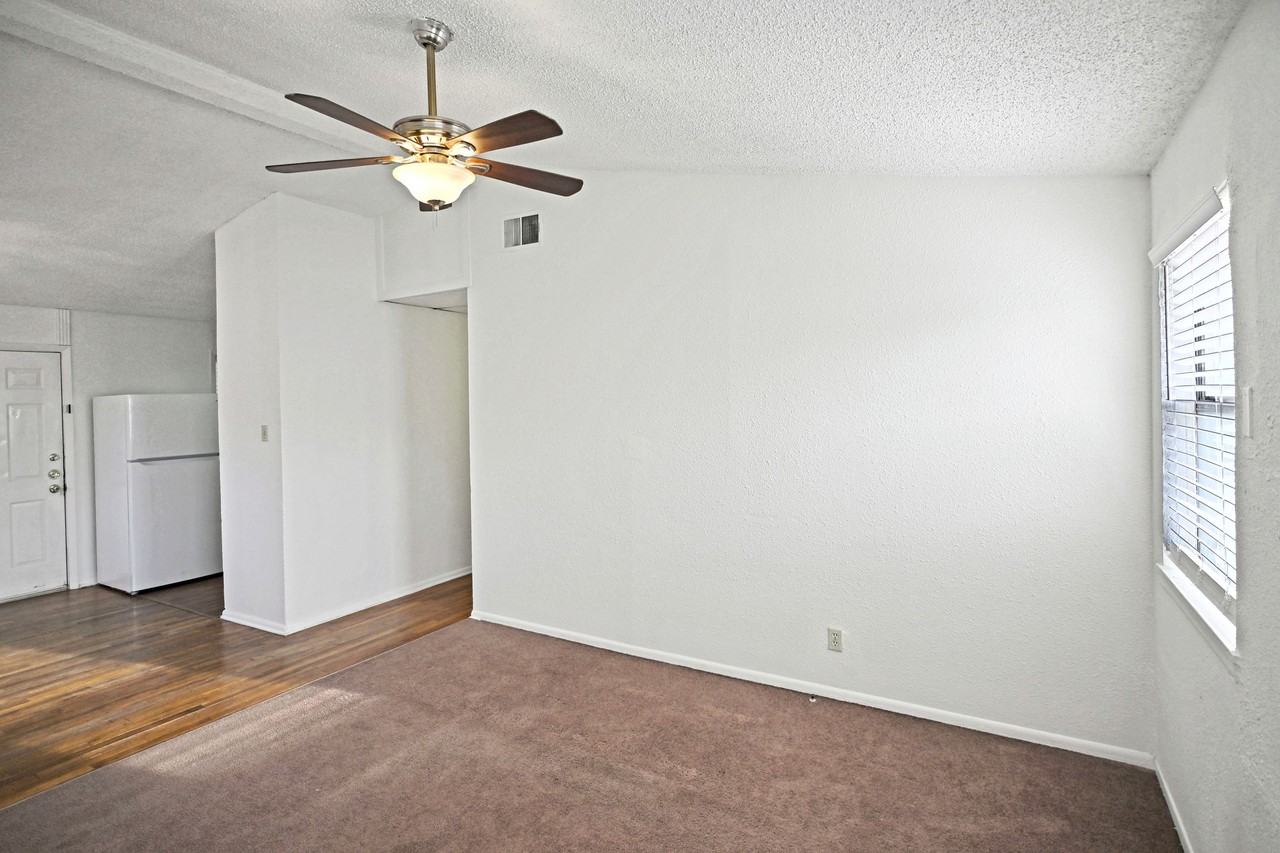 633 S Academy Ave #1 - Photo 7 of 46