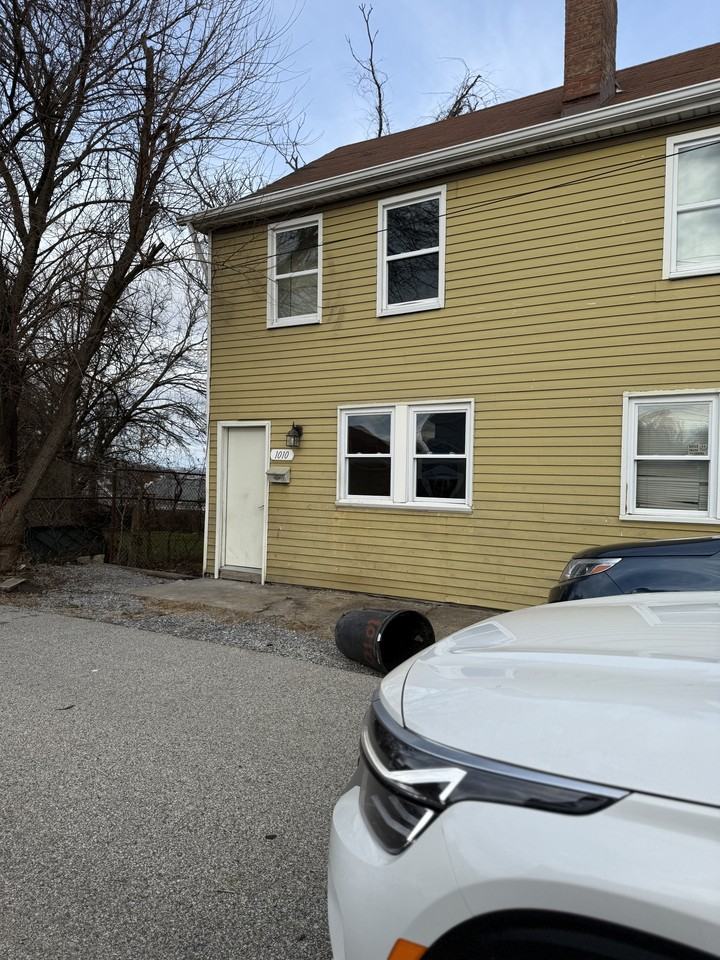 1010 Weston Way #1 - Photo 2 of 2