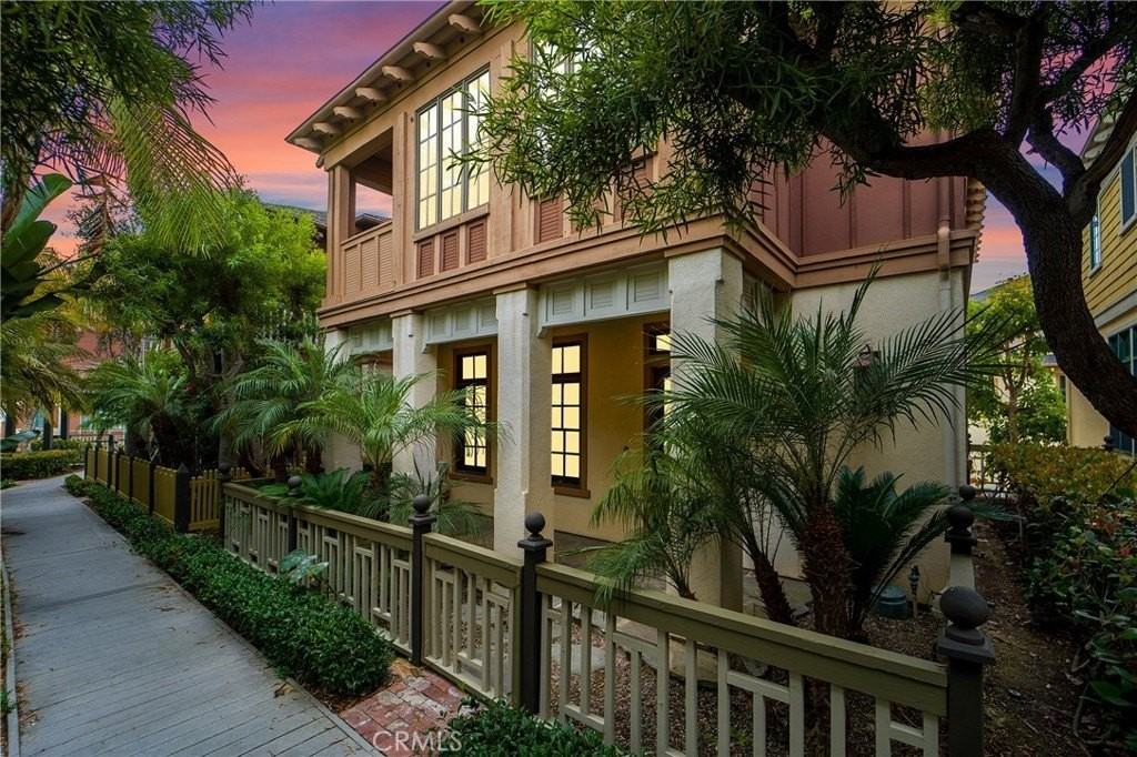 2546 Bungalow Pl - Photo 4 of 32