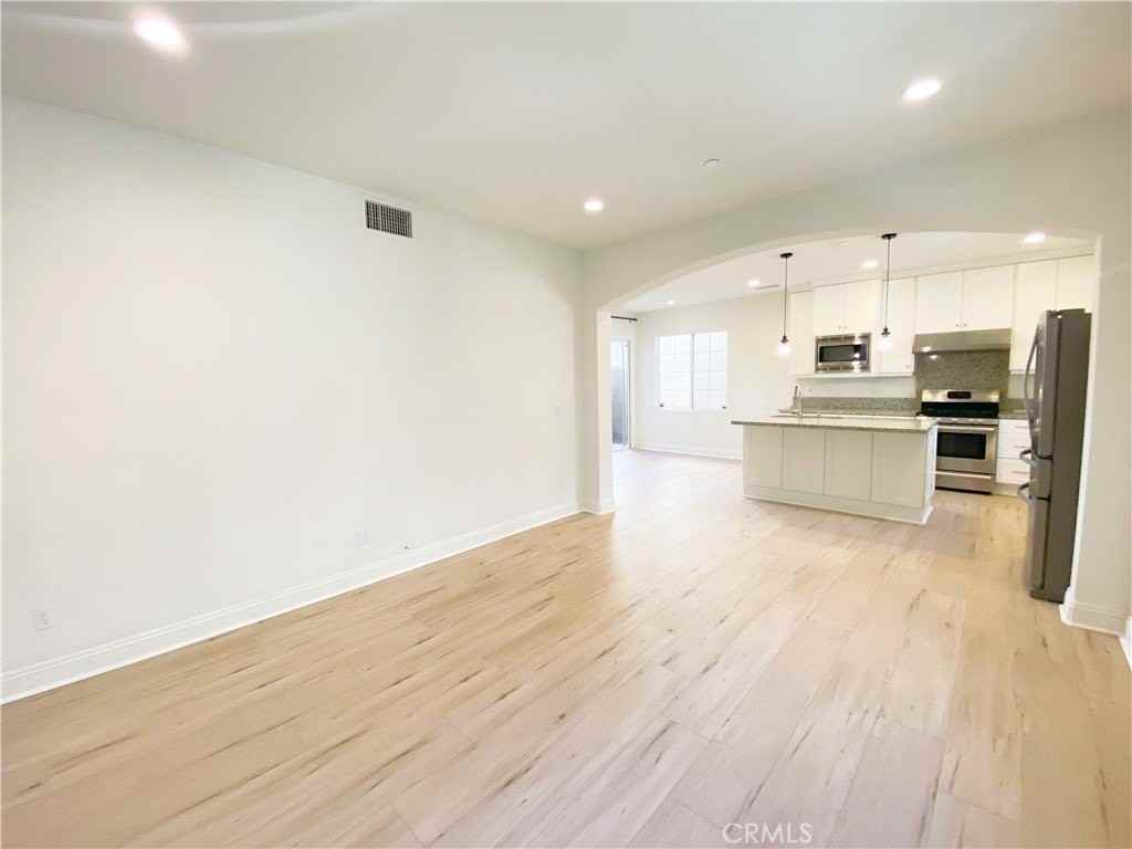 111 Painted Trellis - Photo 4 of 22