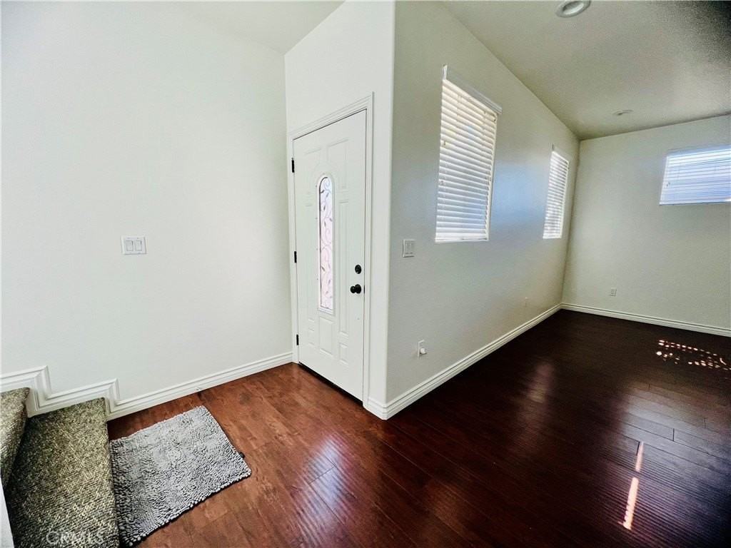 10805 Pine St - Photo 3 of 37