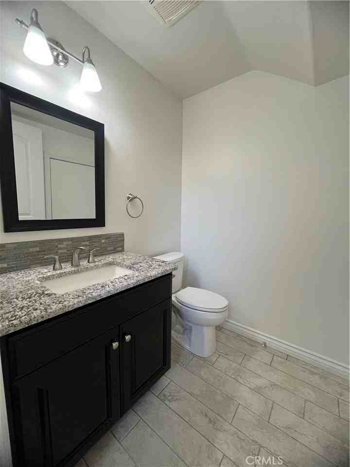 10805 Pine St - Photo 7 of 37