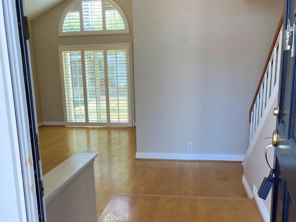 21241 Oakridge Ln - Photo 2 of 33