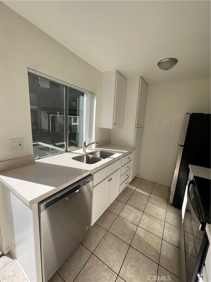 23224 Orange Ave - Photo 4 of 15