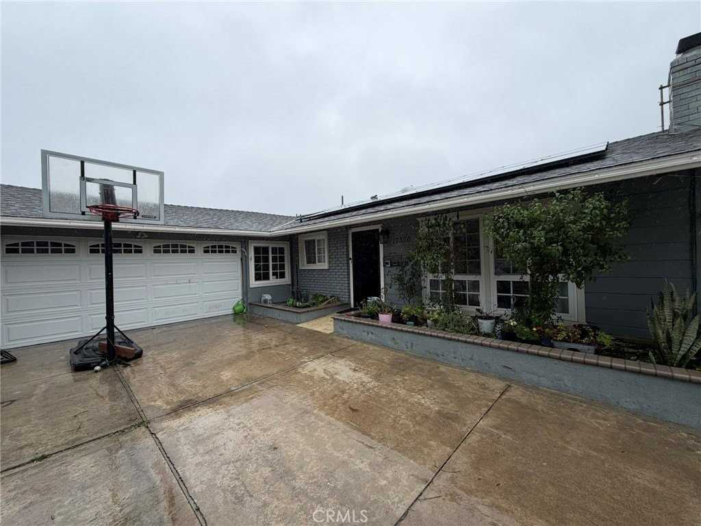 17356 Pepper Tree St - Photo 2 of 30