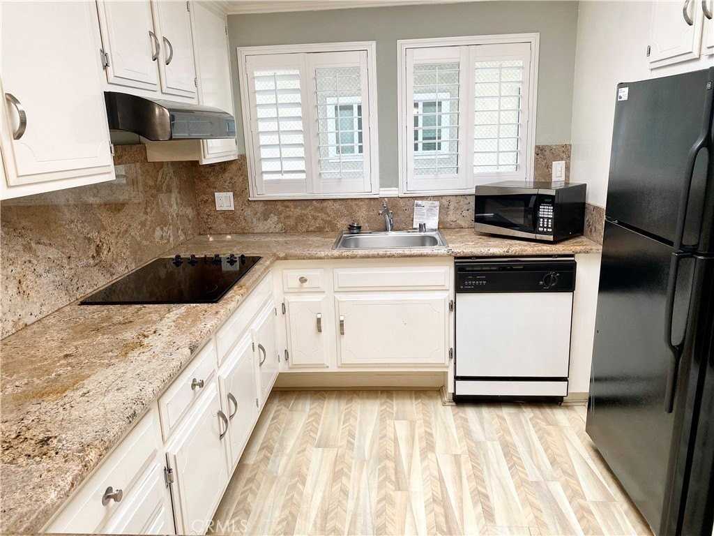 957 Calle Aragon #Q - Photo 3 of 25