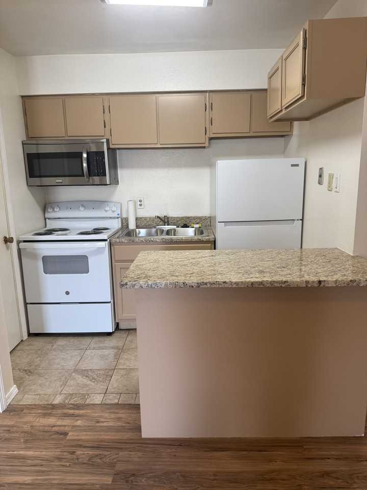 12401 Mountain Rd Ne #3 - Photo 3 of 13