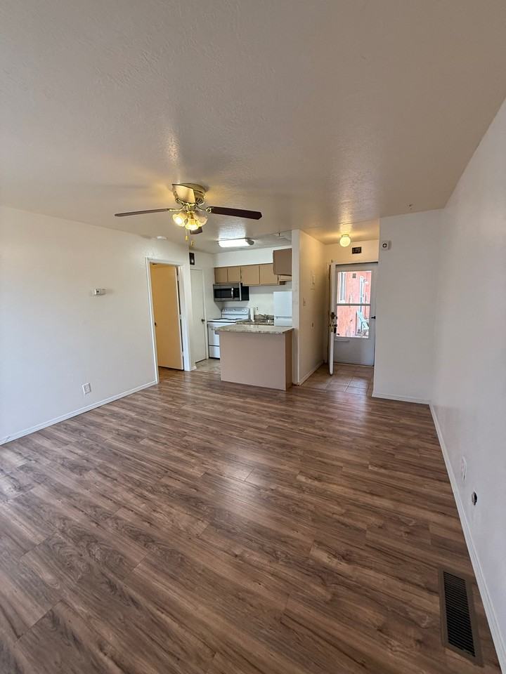 12401 Mountain Rd Ne #3 - Photo 4 of 13