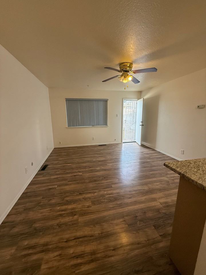 12401 Mountain Rd Ne #3 - Photo 5 of 13