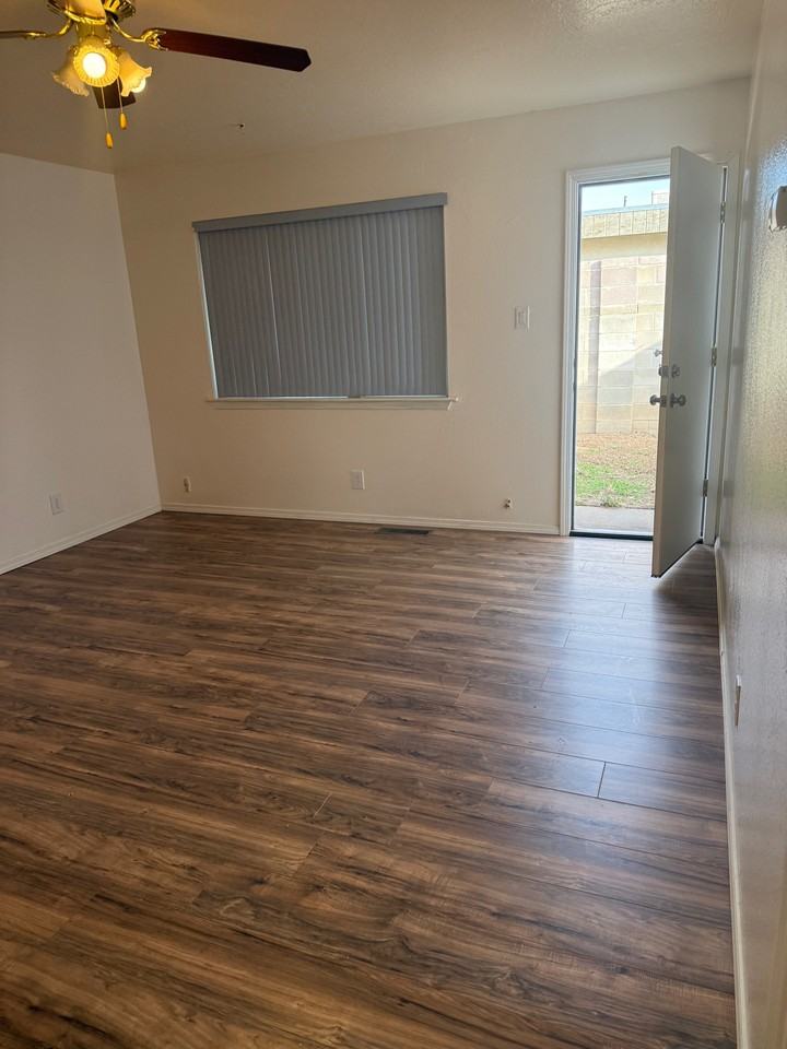 12401 Mountain Rd Ne #3 - Photo 6 of 13