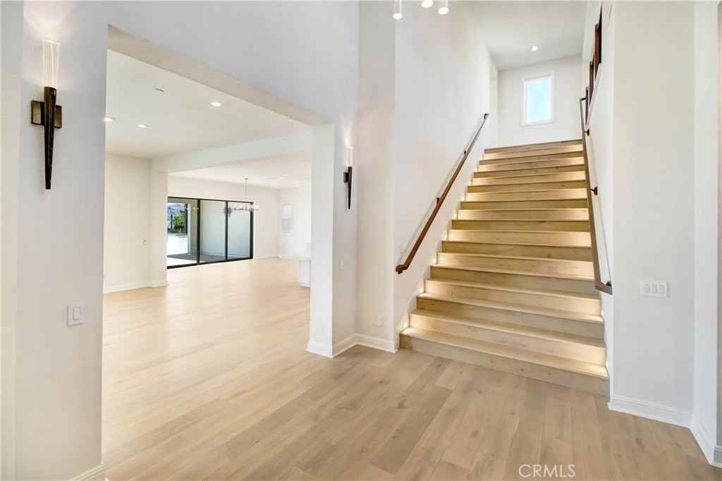 20446 W Albion Way - Photo 3 of 30