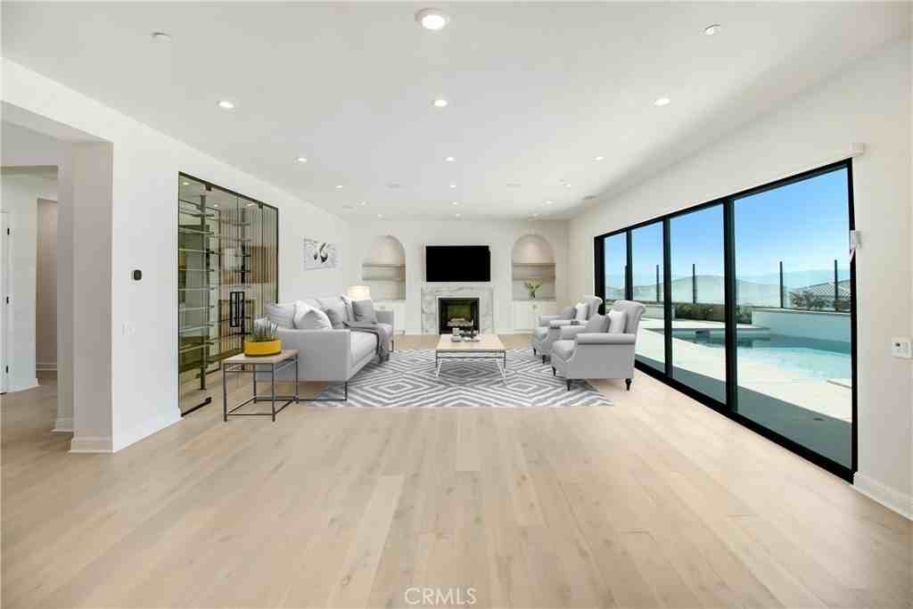 20446 W Albion Way - Photo 6 of 30