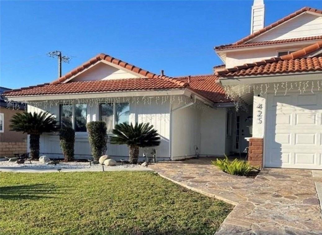 425 Lewis Pl - Photo 2 of 15