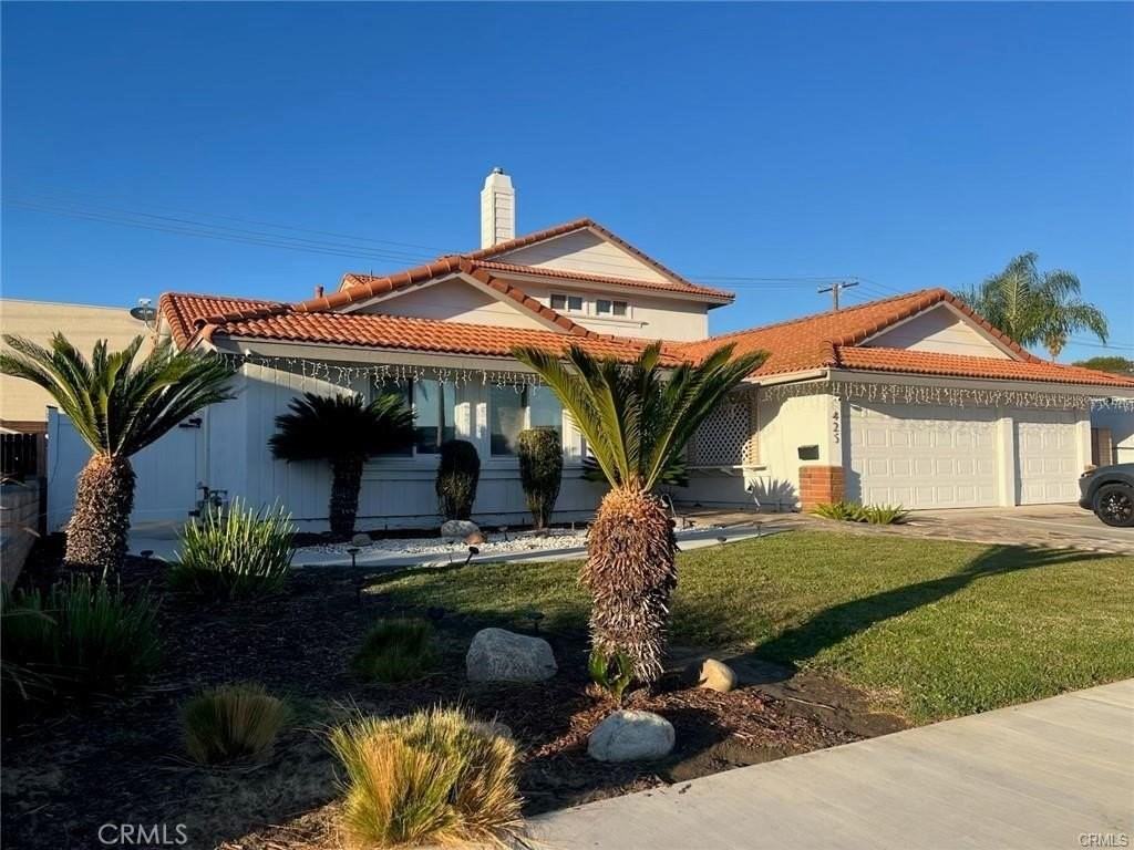 425 Lewis Pl - Photo 3 of 15