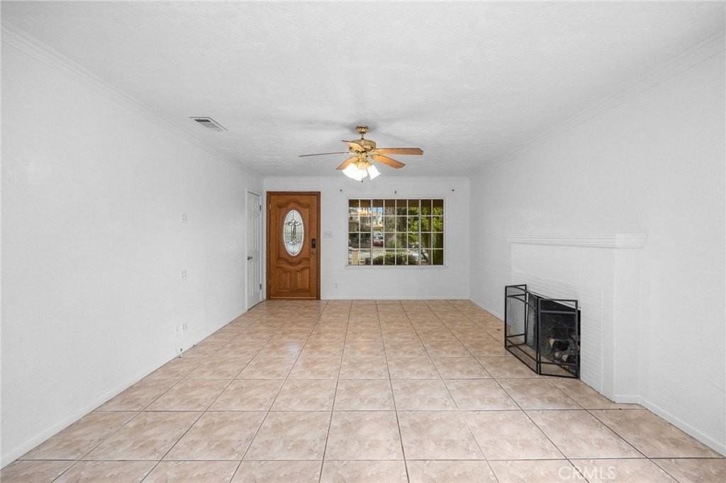 7643 Pickering Ave - Photo 3 of 16