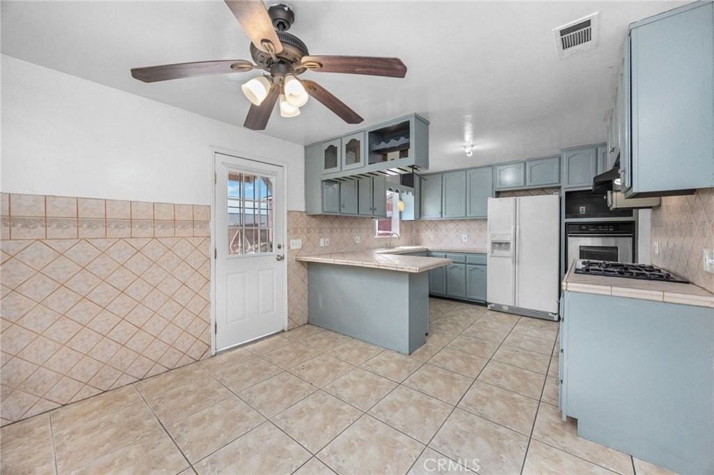 7643 Pickering Ave - Photo 6 of 16