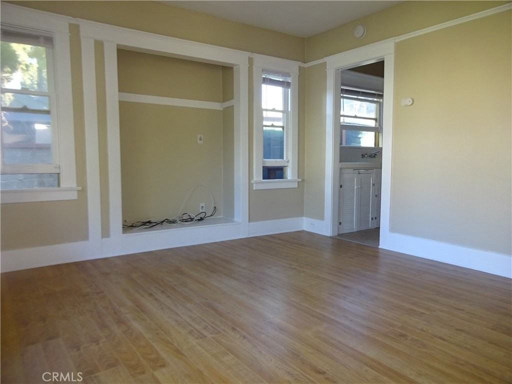 3624 E 6th St - Photo 4 of 19