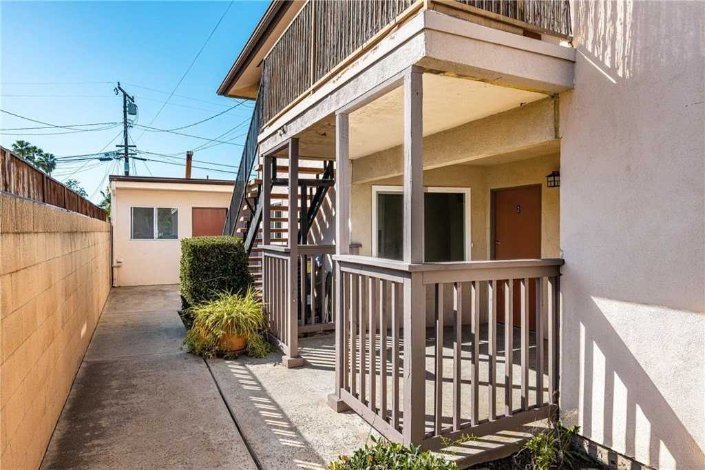 121 S Illinois St #2 - Photo 2 of 17