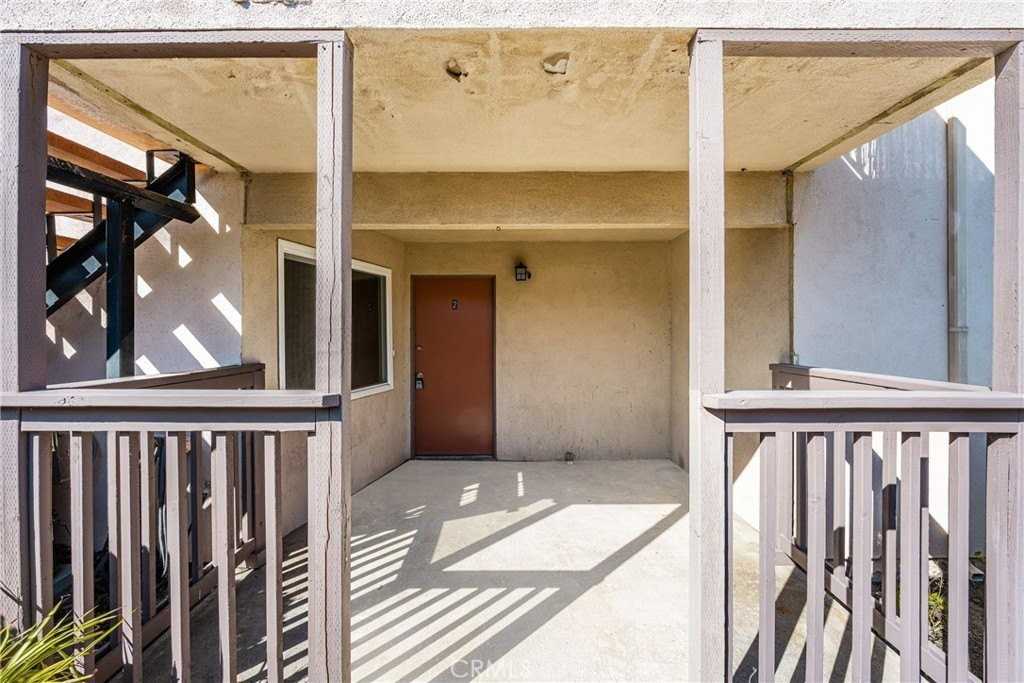 121 S Illinois St #2 - Photo 3 of 17