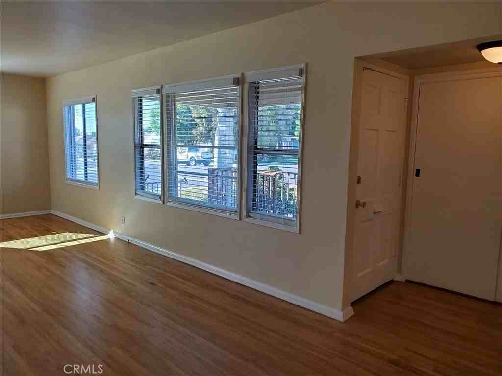 544 Laurel Ave - Photo 3 of 15