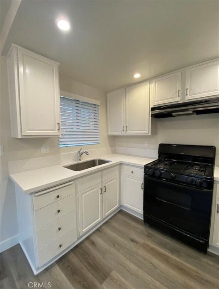 1254 W 8th St #3 - Photo 2 of 9