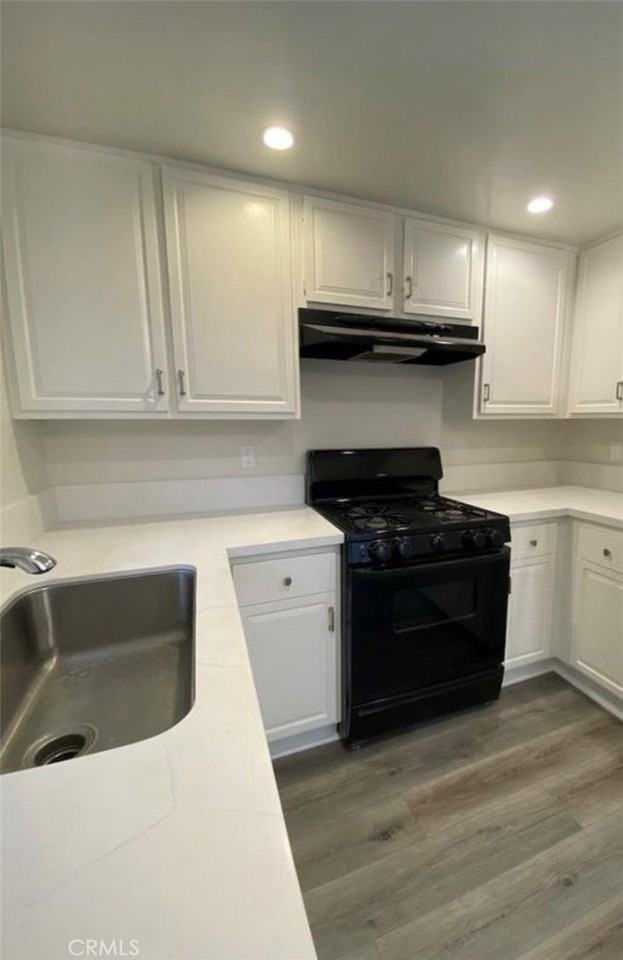 1254 W 8th St #3 - Photo 3 of 9