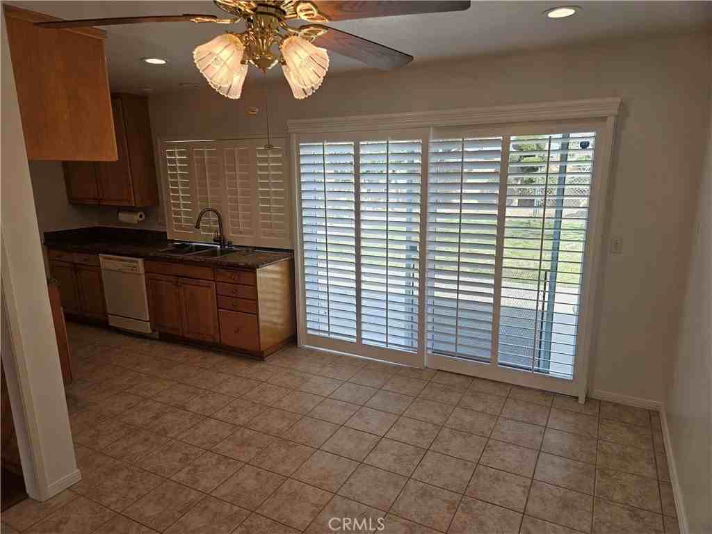 23608 President Ave - Photo 7 of 32