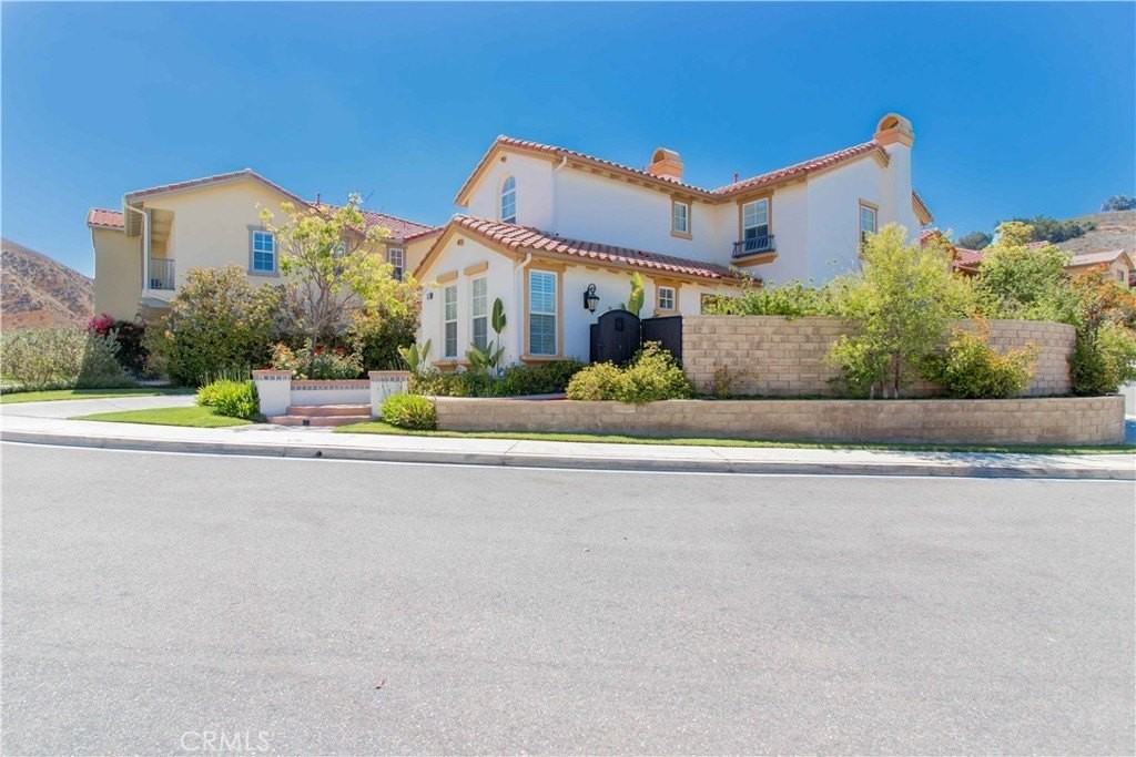 4684 Luna Ct - Photo 4 of 41