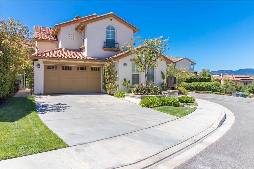 4684 Luna Ct - Photo 5 of 41