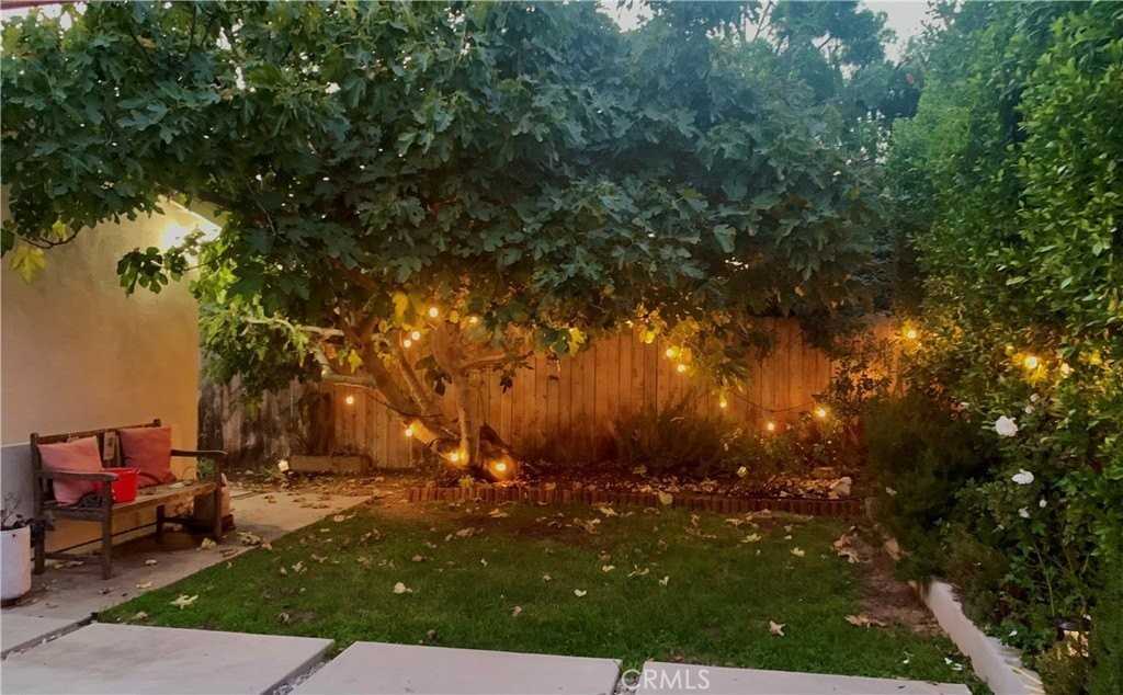 20759 Clark St - Photo 3 of 12