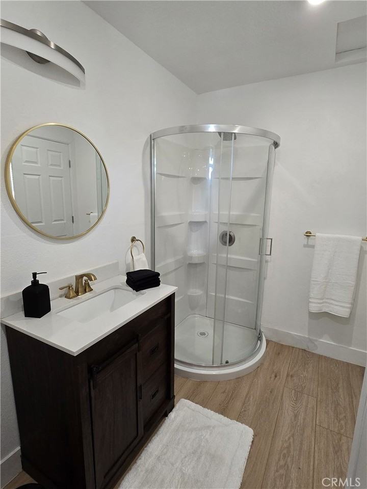 18221 Kinzie St - Photo 5 of 10